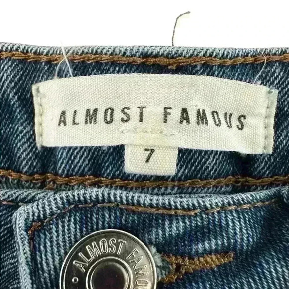 Almost Famous Mid Rise Jean Shorts Women's Size 7 Stretch Distressesd - Picture 4 of 8